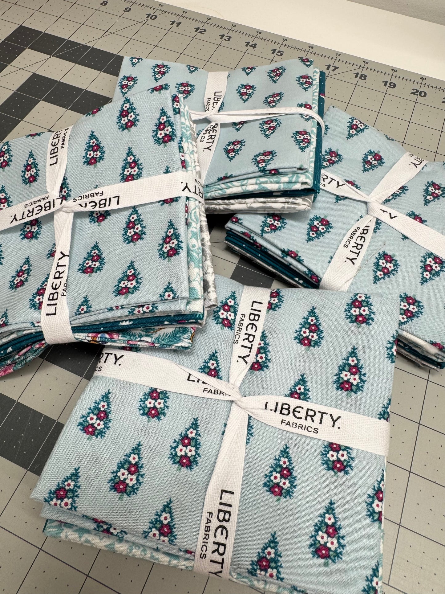 Liberty 5 Fat Quarter Bundle - Blue Christmas