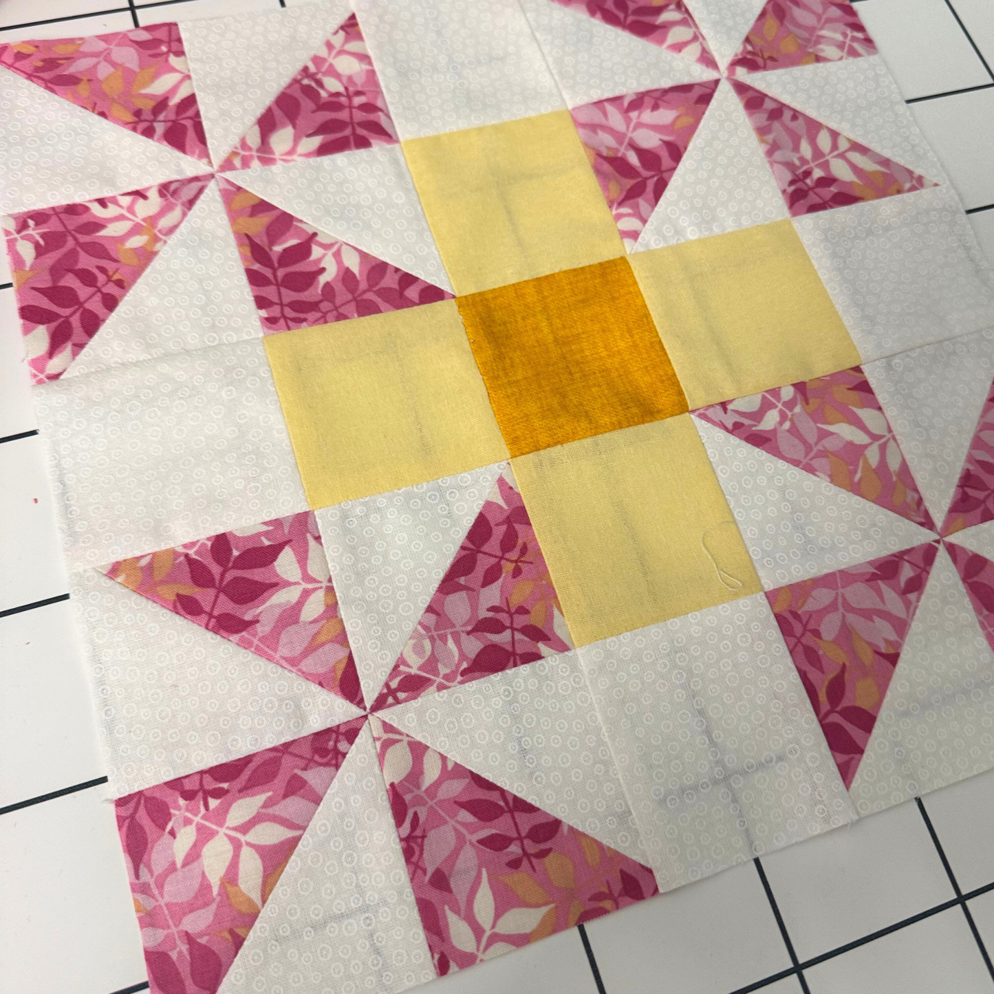 Daisy Spin Block Pattern - 12" Block Size -Digital Pattern
