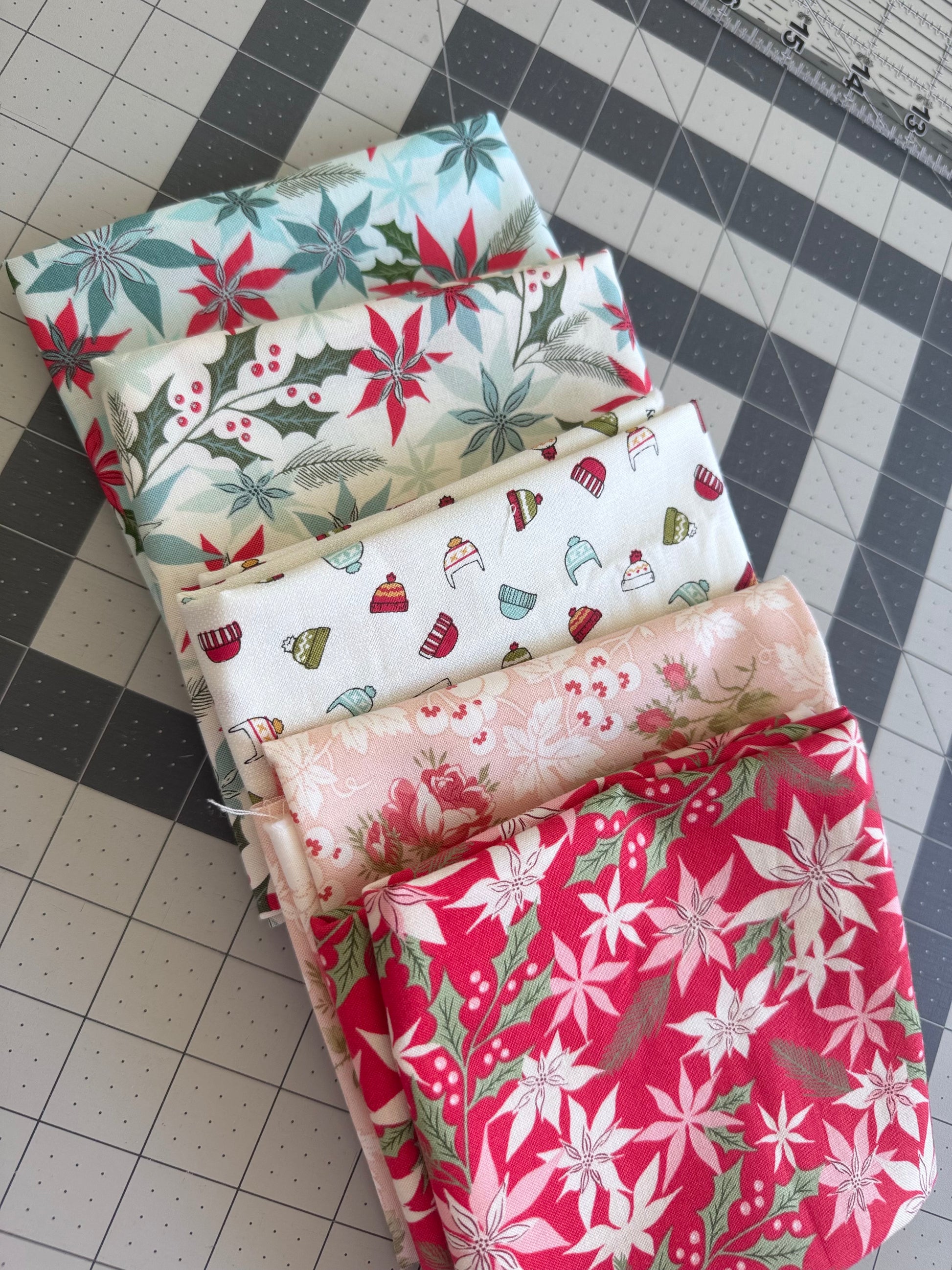 5 fat quarter bundle of Moda fabric for quilting