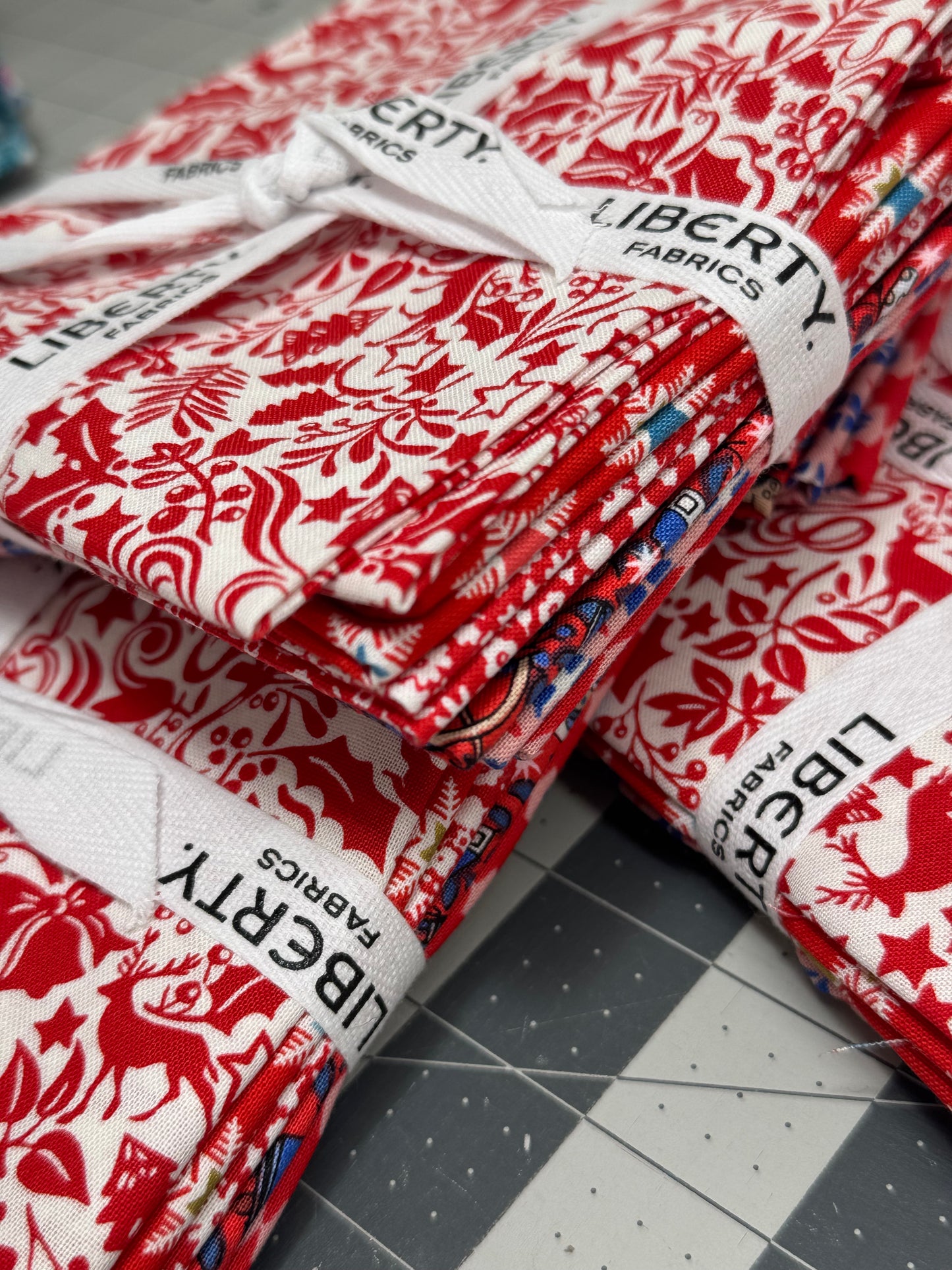 Liberty 5 Fat Quarter Bundle - Red Christmas