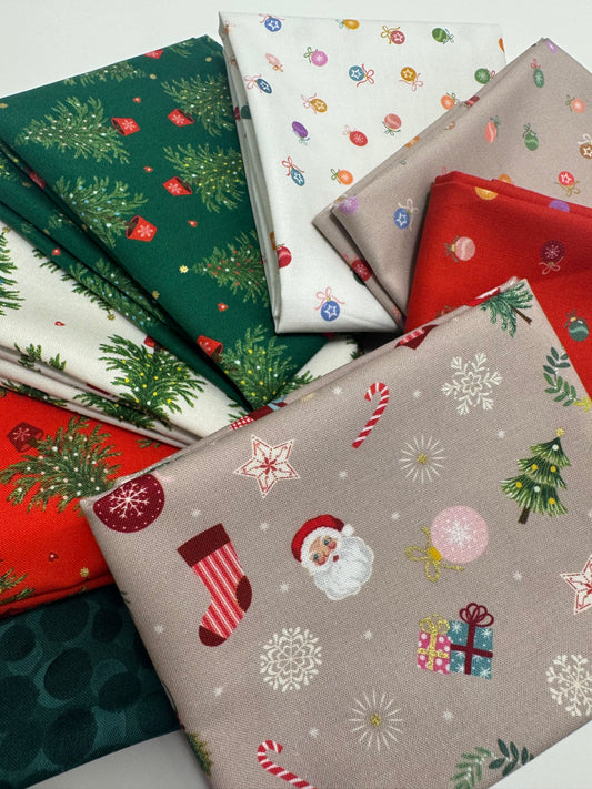 Lewis & Irene Oh Christmas Tree 8 Fat Quarter Bundle