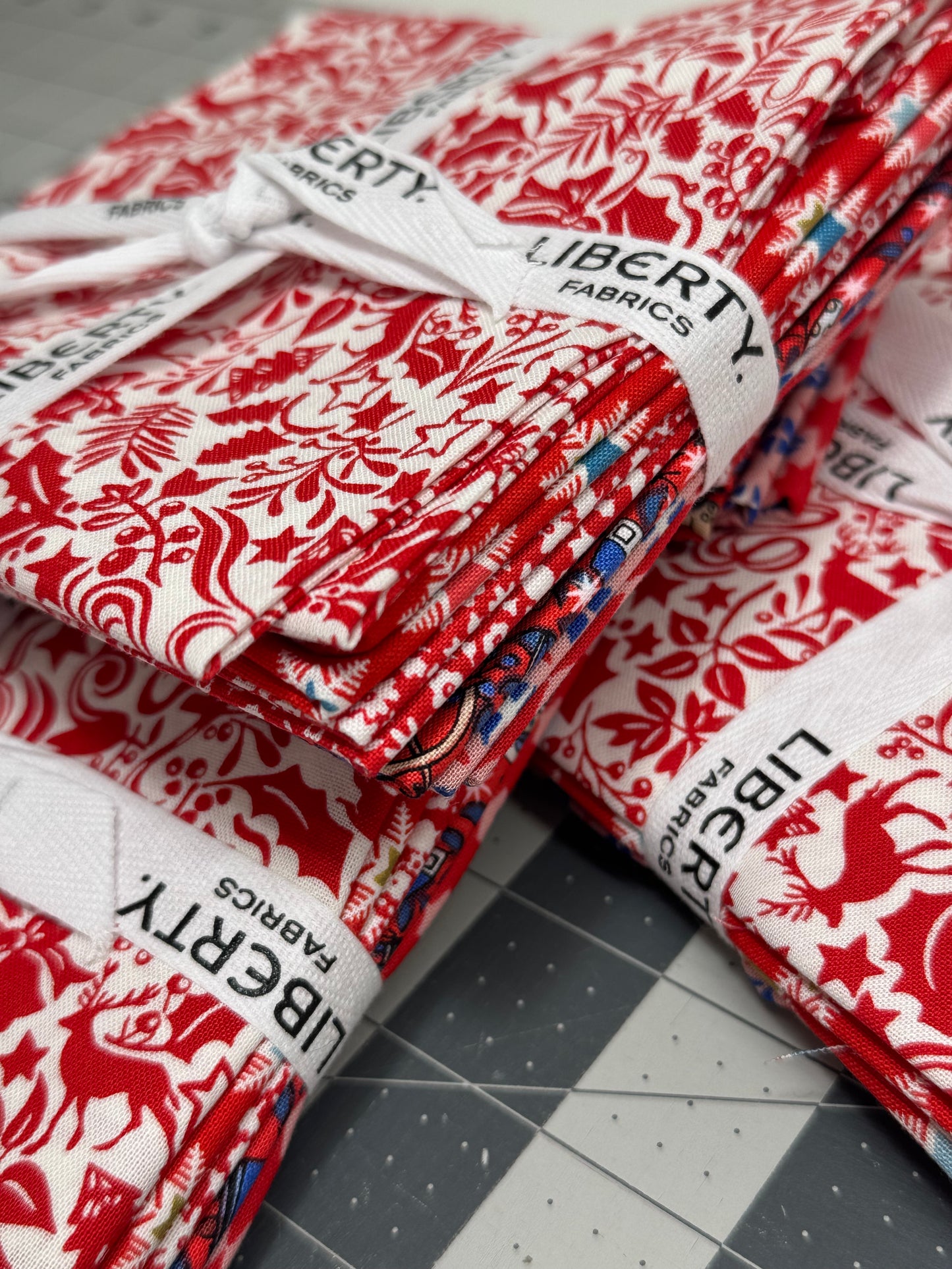 Liberty 5 Fat Quarter Bundle - Red Christmas
