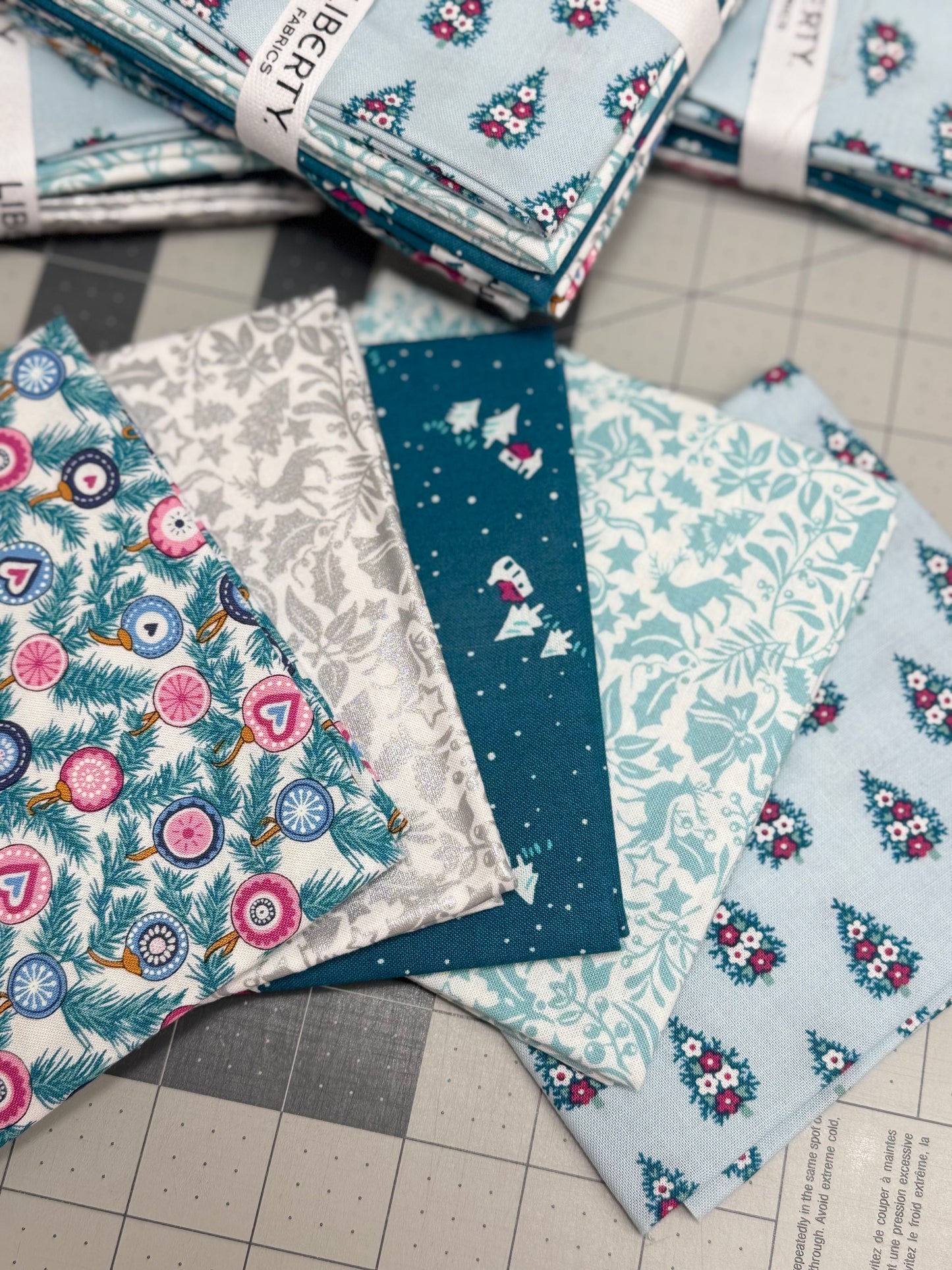Liberty 5 Fat Quarter Bundle - Blue Christmas