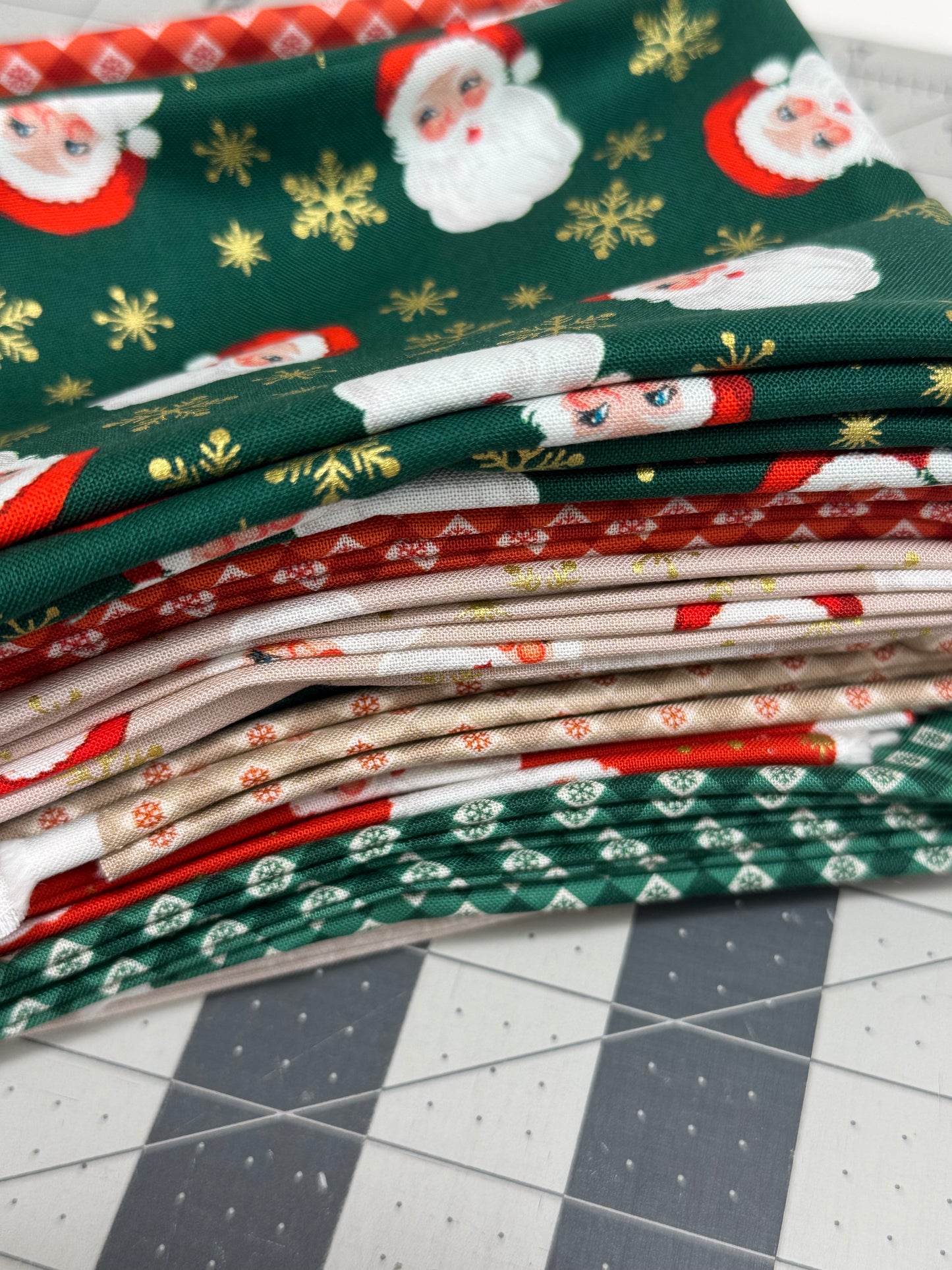 Lewis & Irene Santa 8 Fat Quarter Bundle